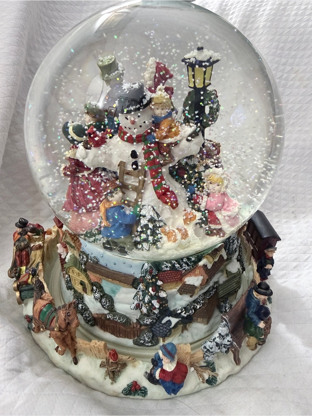 Large Animated Christmas Musical Snow Globe 7" Works. Like New!